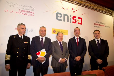 Los miembros de la mesa presidencial