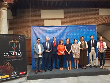 Foto de familia de los premiados