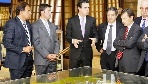 Momento de la visita a Alcoa