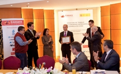 Ministro recibe la Medalla de agradecimeinto de la Cámara de Comercio Españolas en China