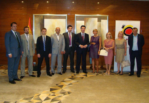 Grupo de turoperadores con el ministro Soria