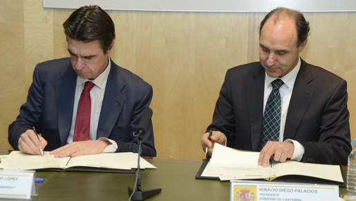 Momento de la firma del acuerdo con Cantabria