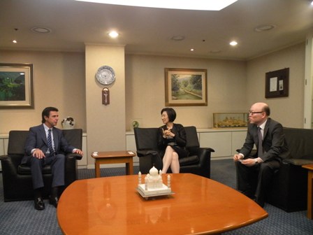El ministro Soria se ha reunido con Hanjin Shipping, durante su viaje oficial a Corea