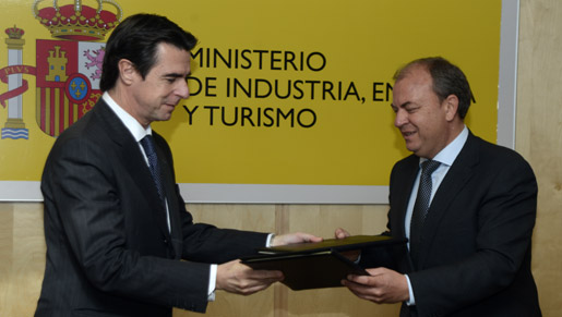 Momento de la firma de los acuerdos