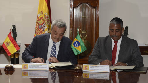 Firma del convenio con Sao Paulo