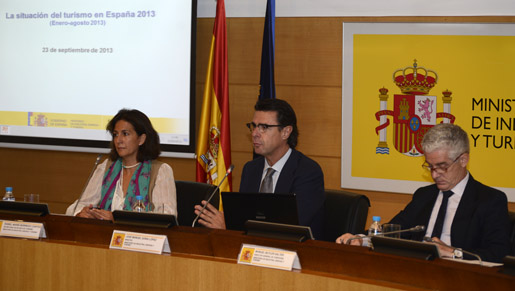 José Manuel Soria acompañado de Isabel Borrego y Manuel Butler